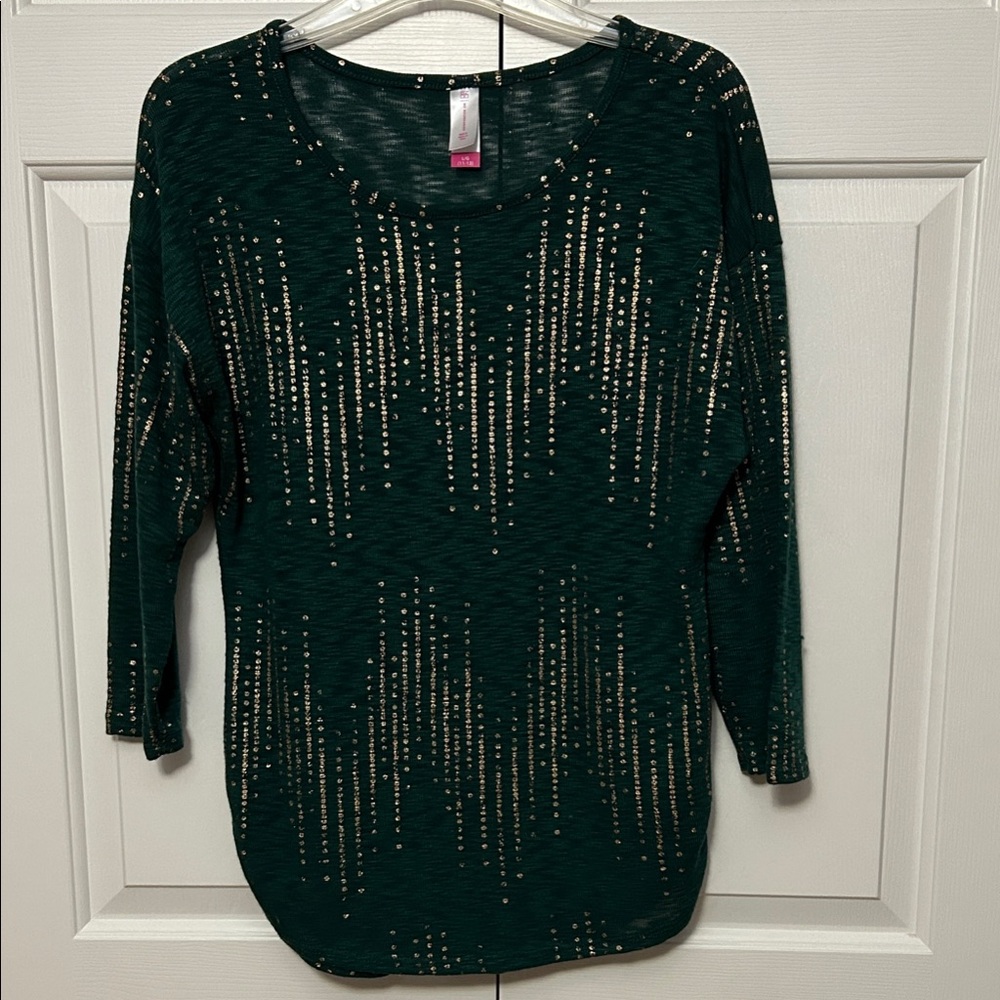 No Boundaries Green Blouse with Gold accents. Excellent condition.